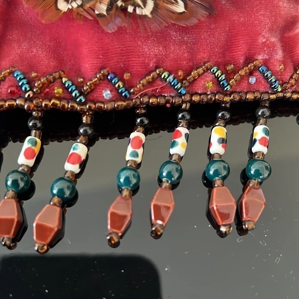 Hobo velvet pouch with beaded shoulder strap - Picture 8 of 8